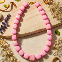 Collier Cube rose bonbon