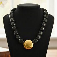 Collier Cube noir marbré