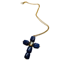 Collier petite croix en cube Bleu marbré
