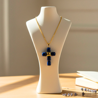 Collier petite croix en cube Bleu marbré
