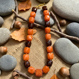 Collier Cube orange léopard
